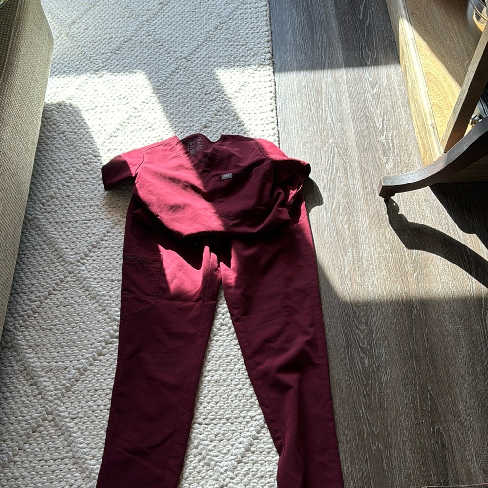 Figs Zamora small/T pants. Top XS garnet